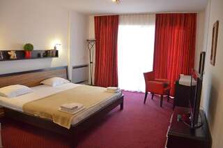 Отель Hotel Salute Budva Будва Номер-студио с террасой-1