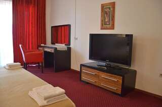 Отель Hotel Salute Budva Будва Номер-студио с террасой-2